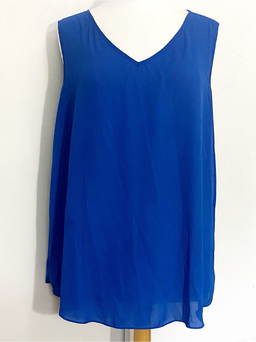 Sami & Jo Sleeveless Flowy Semi Sheer Chiffon V-Neck Zip Back Top Cobalt Blue 2X